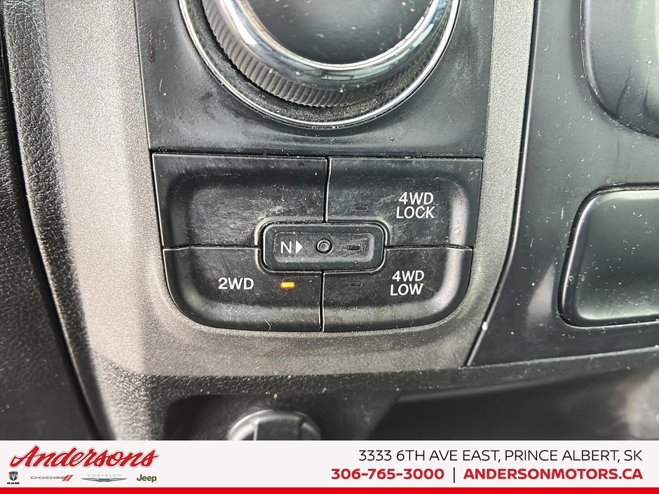 2023 Ram 1500 Classic Express 3.6L Pentastar V6 / Crew Cab / Heated Seats & Wheel / Class IV Hitch