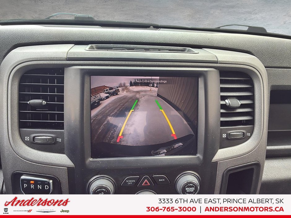 2023 Ram 1500 Classic Express 3.6L Pentastar V6 / Crew Cab / Heated Seats & Wheel / Class IV Hitch