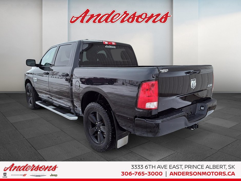 2023 Ram 1500 Classic Express 3.6L Pentastar V6 / Crew Cab / Heated Seats & Wheel / Class IV Hitch