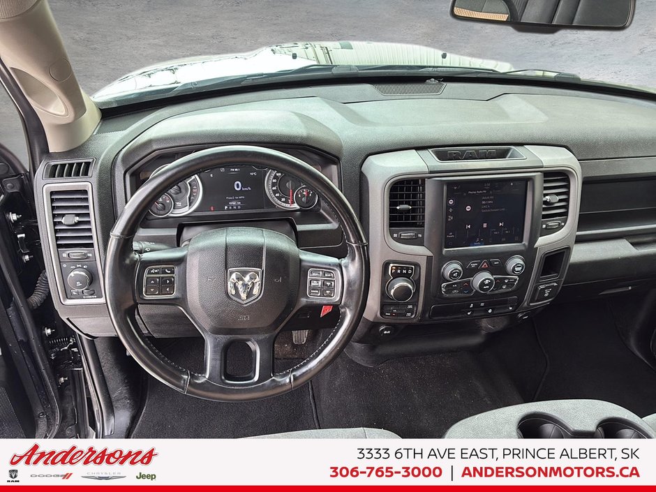 2023 Ram 1500 Classic Express 3.6L Pentastar V6 / Crew Cab / Heated Seats & Wheel / Class IV Hitch