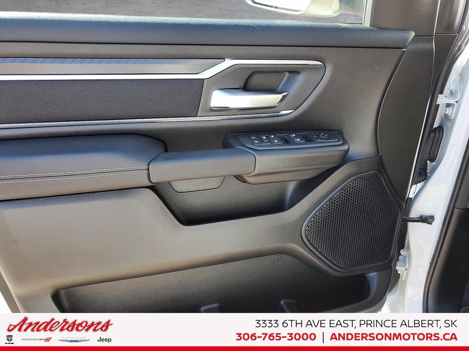 2025 Ram 1500 BIG HORN Hurricane Twin Turbo / Night Edition / 12-inch Touchscreen