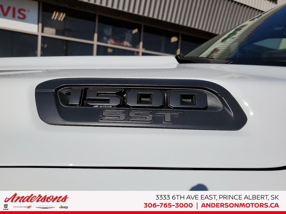 2025 Ram 1500 BIG HORN Hurricane Twin Turbo / Night Edition / 12-inch Touchscreen