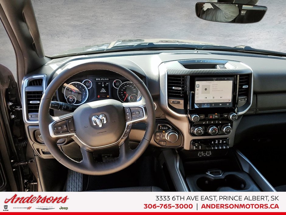 2026 Ram 1500 BIG HORN 3.0L Hurricane Twin Turbo I6 / Crew Cab / Sport Appearance Package / Heated Seats & Wheel