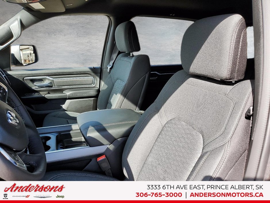 2026 Ram 1500 BIG HORN 3.0L Hurricane Twin Turbo I6 / Crew Cab / Sport Appearance Package / Heated Seats & Wheel