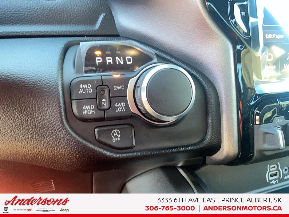 2026 Ram 1500 BIG HORN Hurricane Twin Turbo / Night Edition / 12-inch Touchscreen