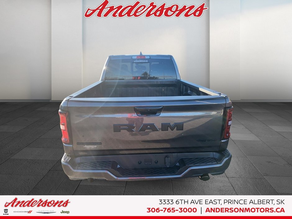 2026 Ram 1500 BIG HORN Hurricane Twin Turbo / Night Edition / 12-inch Touchscreen