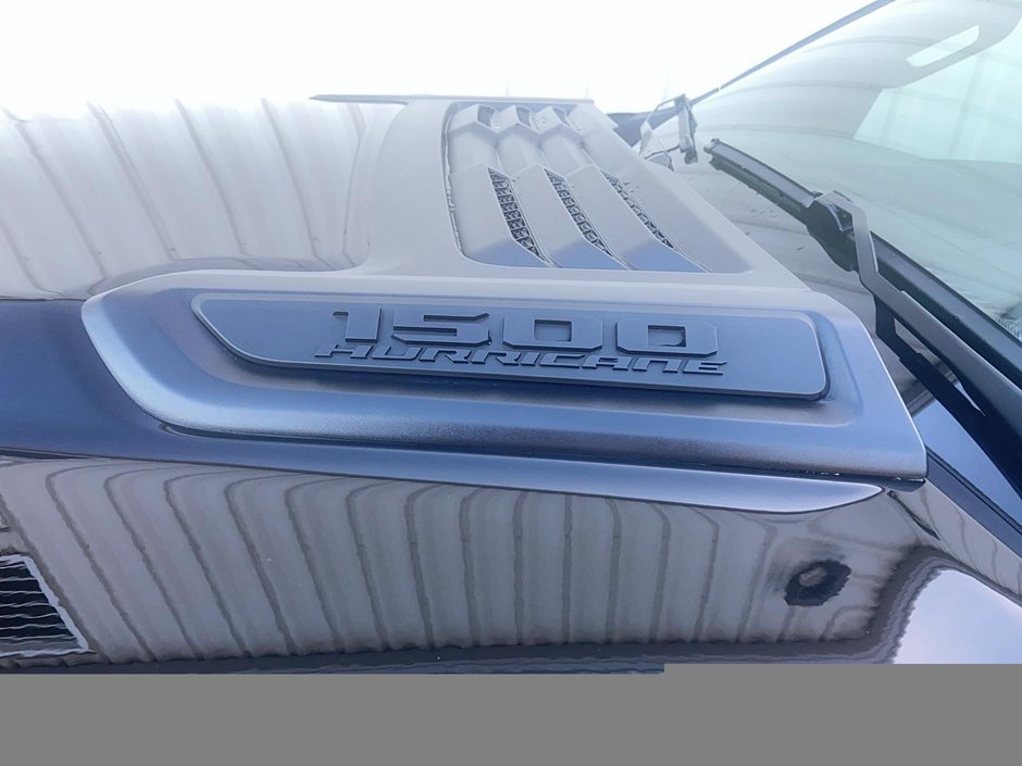 2026 Ram 1500 SPORT 3.0L Hurricane Twin Turbo I6 / Crew Cab / Panoramic Sunroof & Sport Performance Hood