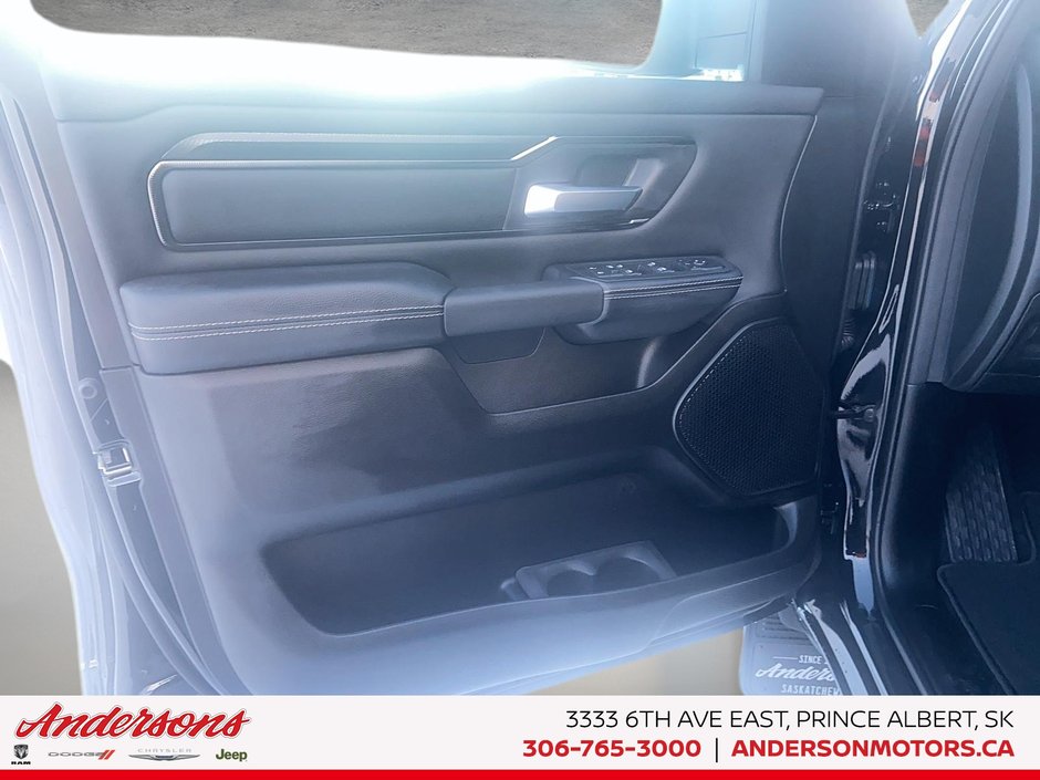 2026 Ram 1500 SPORT 3.0L Hurricane Twin Turbo I6 / Crew Cab / Panoramic Sunroof & Sport Performance Hood