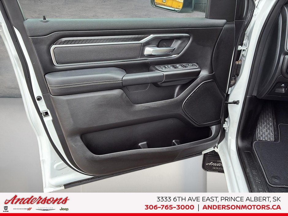 2026 Ram 1500 BIG HORN 3.0L Hurricane Twin Turbo I6 / Crew Cab / Heated Seats & Heated Steering Wheel