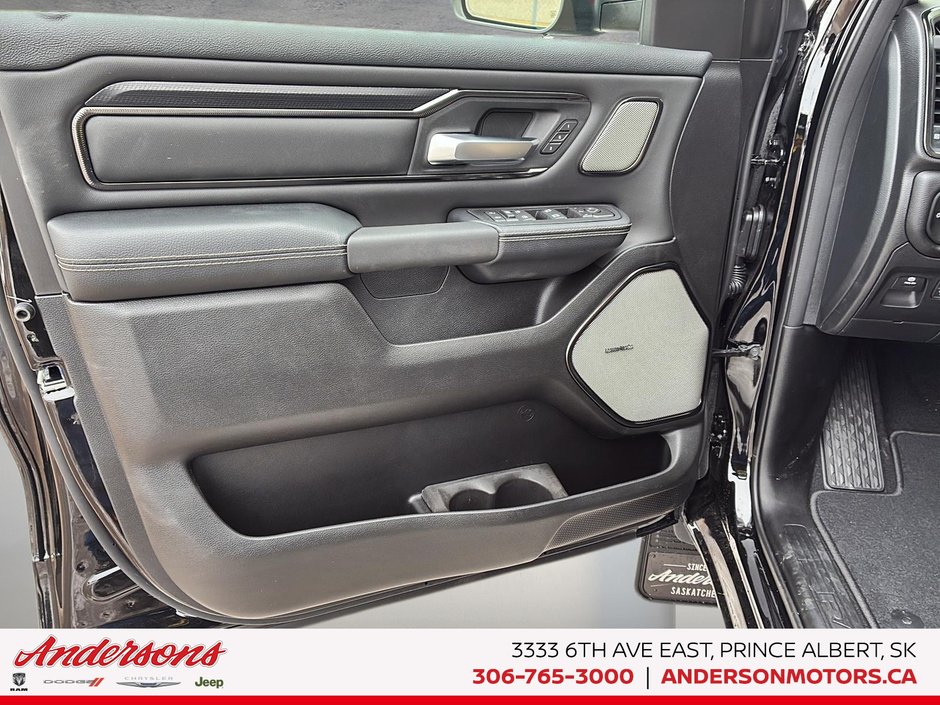 2026 Ram 1500 SPORT 5.7L HEMI V8 / Crew Cab / harman/kardon Premium Audio / Panoramic Sunroof