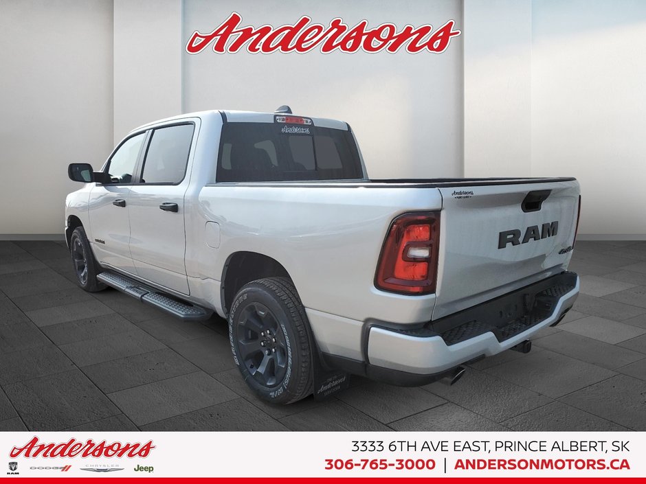 2026 Ram 1500 EXPRESS 3.0L Hurricane Twin-Turbo / Side Steps / Blacked Out