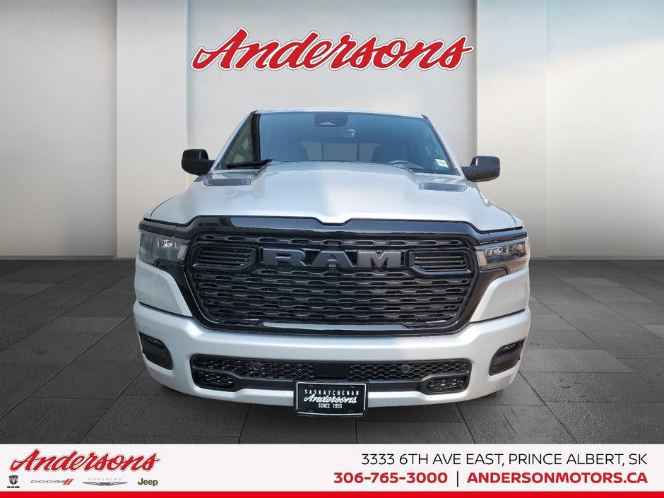 2026 Ram 1500 EXPRESS 3.0L Hurricane Twin-Turbo / Side Steps / Blacked Out