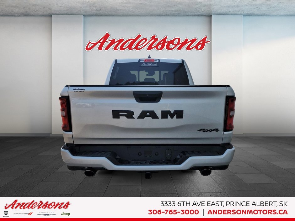 2026 Ram 1500 EXPRESS 3.0L Hurricane Twin-Turbo / Side Steps / Blacked Out