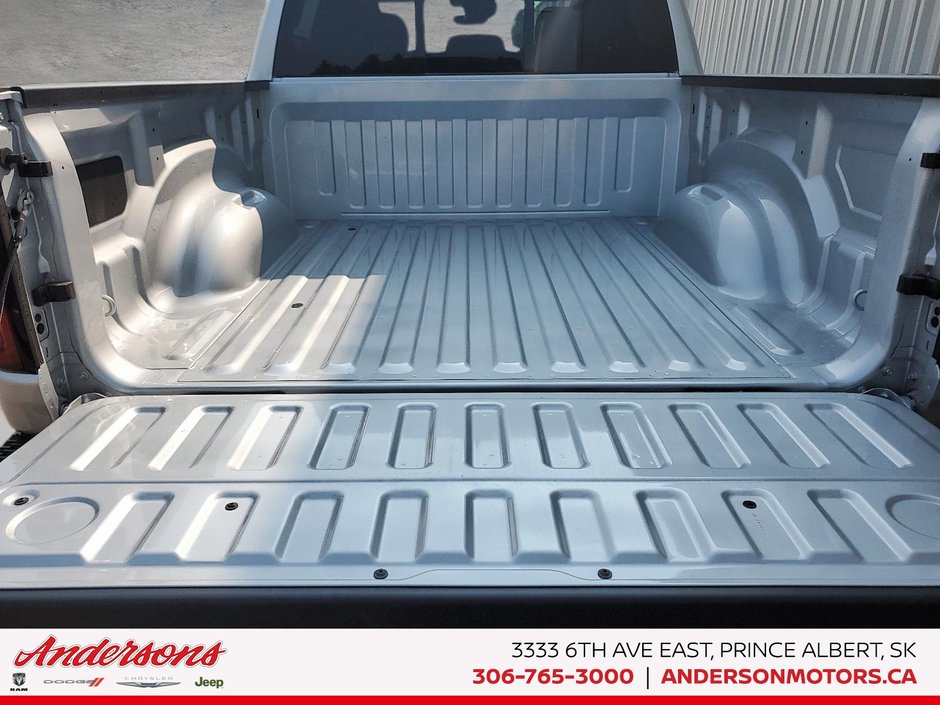 2026 Ram 1500 EXPRESS 3.0L Hurricane Twin-Turbo / Side Steps / Blacked Out