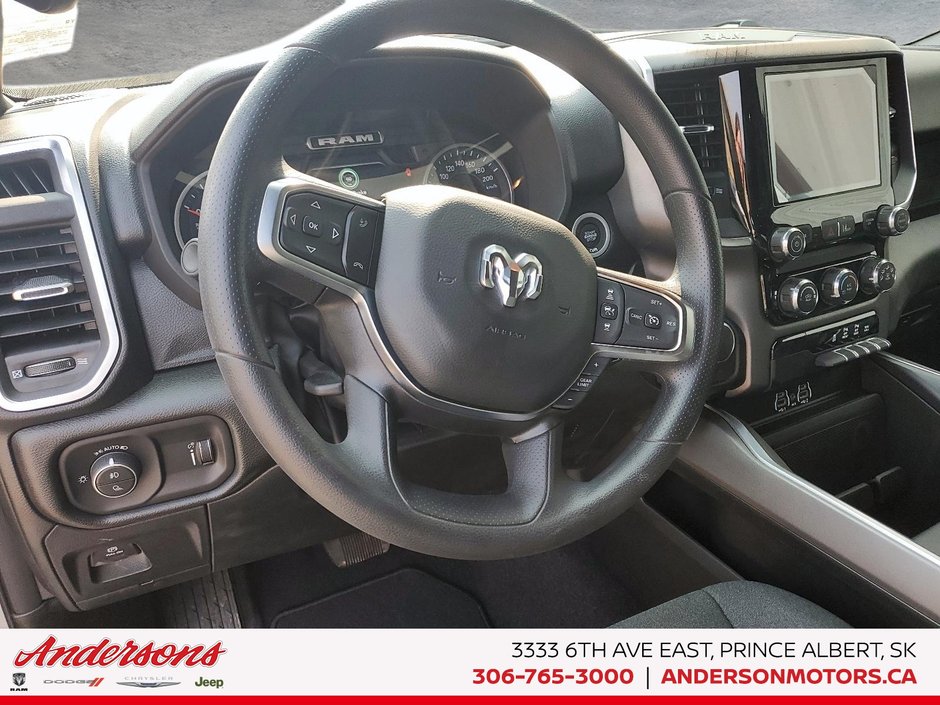 2026 Ram 1500 EXPRESS 3.0L Hurricane Twin-Turbo / Side Steps / Blacked Out
