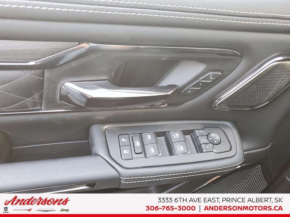 2026 Ram 1500 LIMITED 5.7L HEMI / Crew Cab / Heads-Up Display