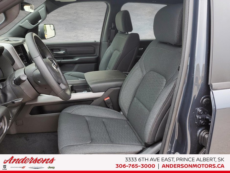 2026 Ram 1500 EXPRESS 3.0L Hurricane / Crew Cab / Black Tubular Sidesteps