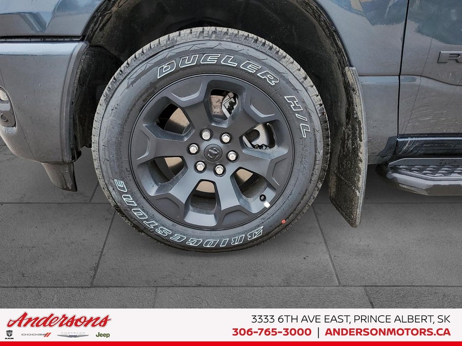 2026 Ram 1500 EXPRESS 3.0L Hurricane / Crew Cab / Black Tubular Sidesteps