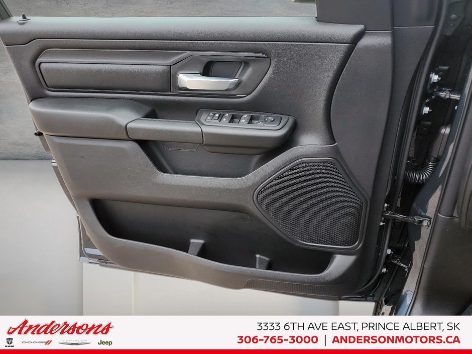 2026 Ram 1500 EXPRESS 3.0L Hurricane / Crew Cab / Black Tubular Sidesteps