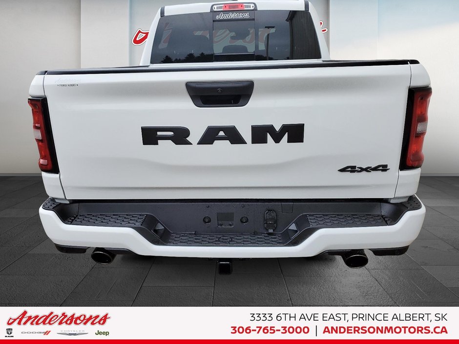 2026 Ram 1500 EXPRESS Black Express / Sport Hood / Side Steps