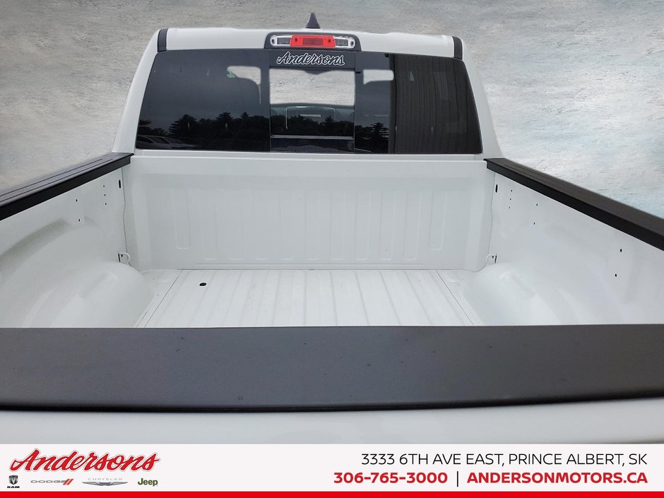 2026 Ram 1500 EXPRESS Black Express / Sport Hood / Side Steps