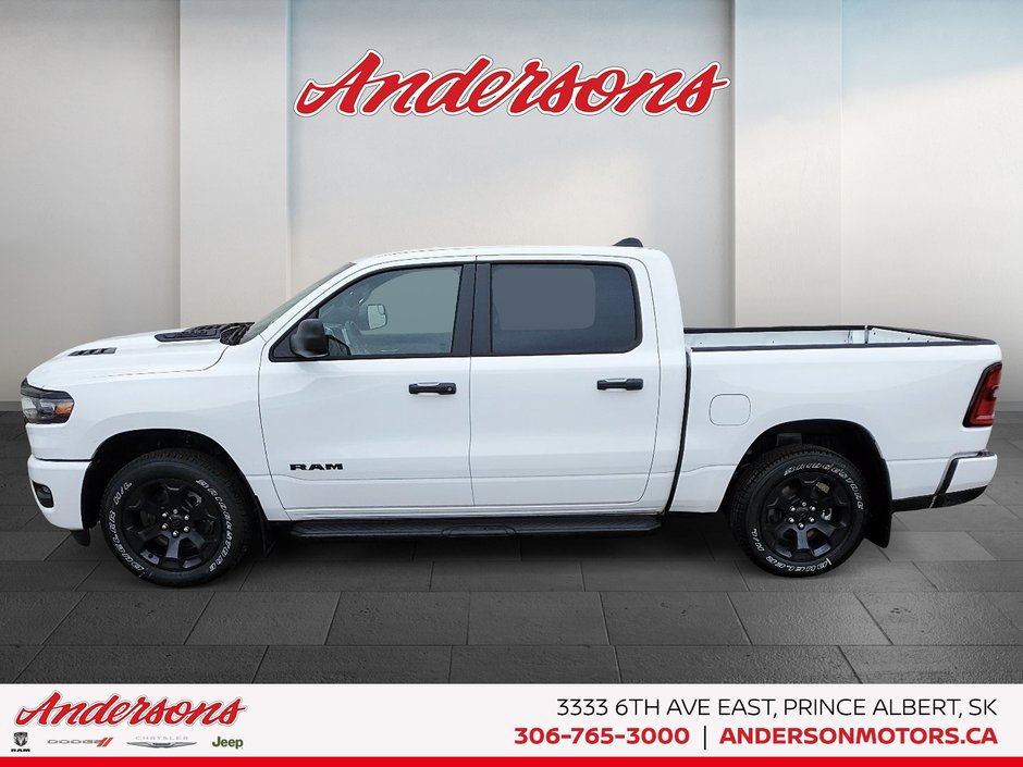 2026 Ram 1500 EXPRESS Black Express / Sport Hood / Side Steps