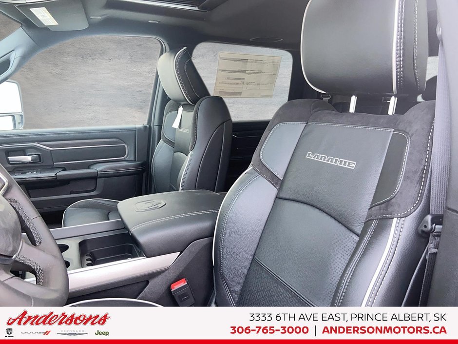 2026 Ram 2500 LARAMIE 6.7L Cummins Turbo-Diesel / Mega Cab / Leather-Faced / Night Edition