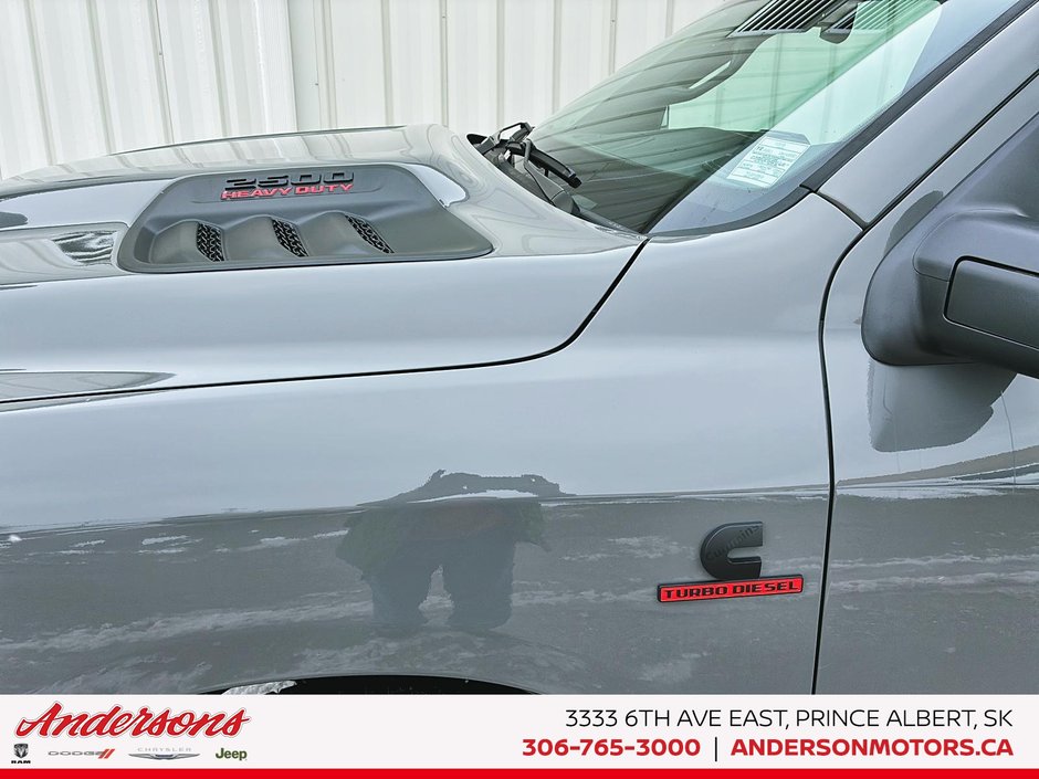 2026 Ram 2500 LARAMIE 6.7L Cummins Turbo-Diesel / Crew Cab / Leather-faced / Night Edition