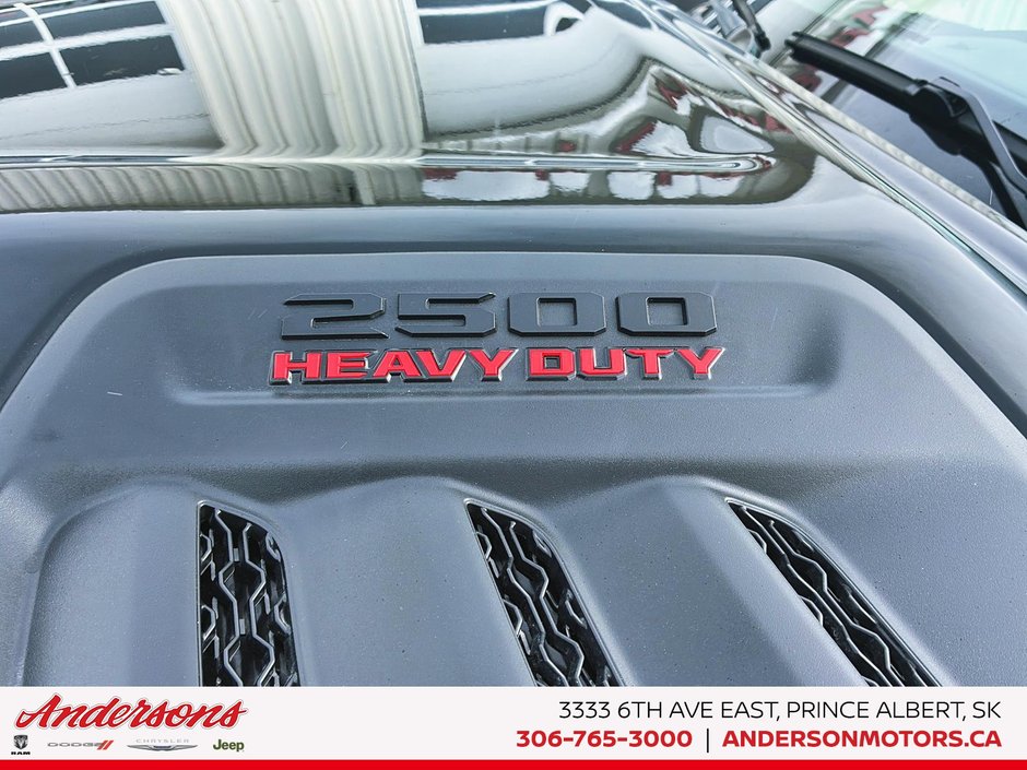 2026 Ram 2500 LARAMIE 6.7L Cummins Turbo-Diesel / Crew Cab / Leather-Faced / Night Edition