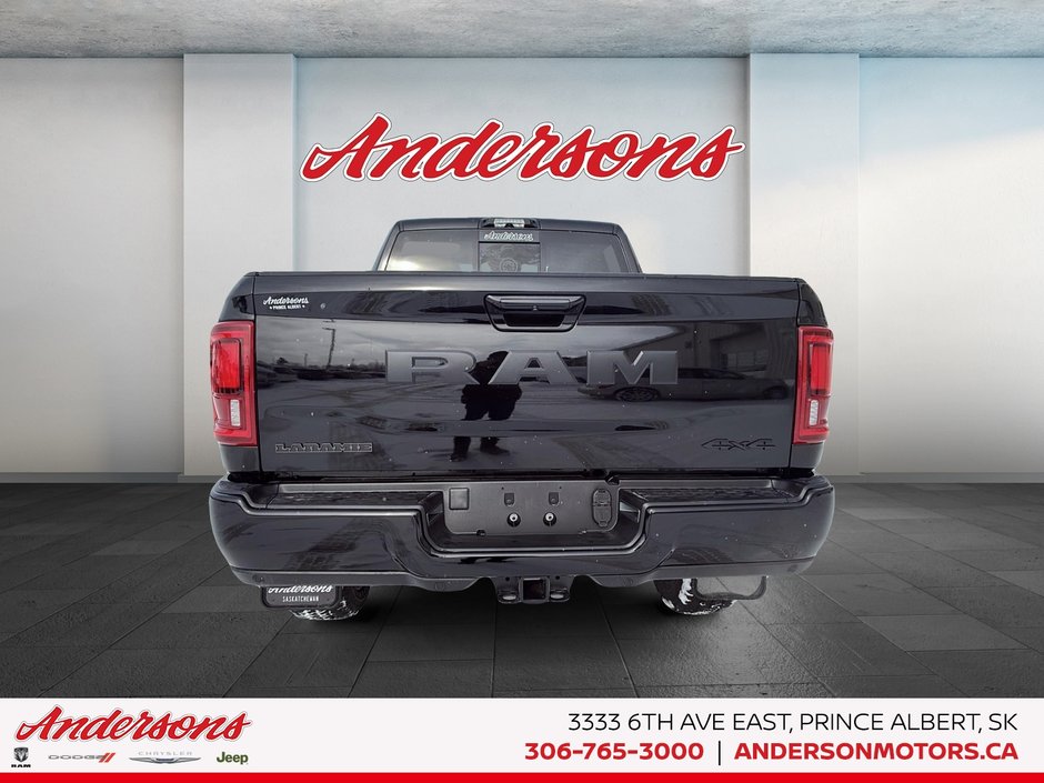 2026 Ram 2500 LARAMIE 6.7L Cummins Turbo-Diesel / Crew Cab / Leather-Faced / Night Edition
