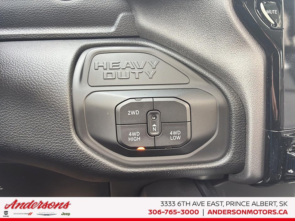 2026 Ram 2500 LARAMIE 6.7L Cummins Turbo-Diesel / Crew Cab / Leather-Faced / Night Edition