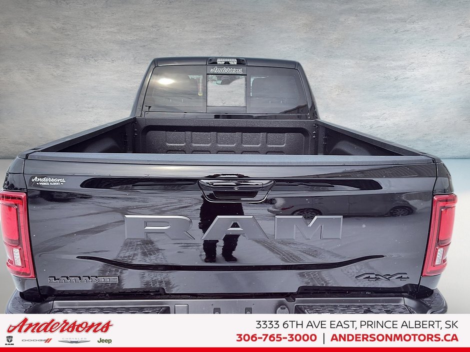 2026 Ram 2500 LARAMIE 6.7L Cummins Turbo-Diesel / Crew Cab / Leather-Faced / Night Edition