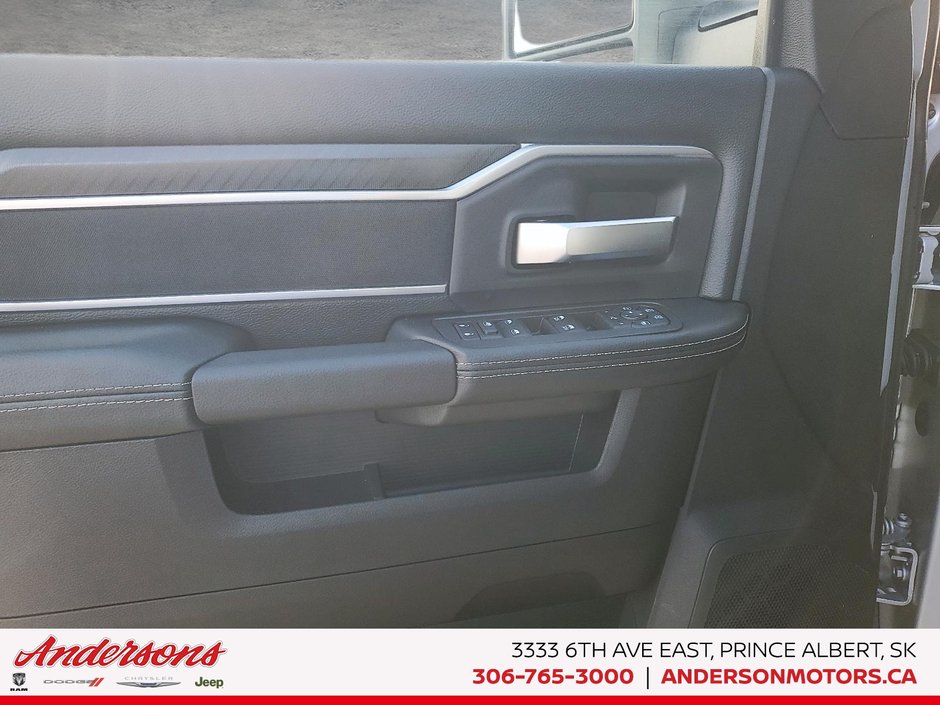 2026 Ram 3500 BIG HORN Cummins Diesel / Level 2 Group Equipment Group / Sport Appearance Pkg