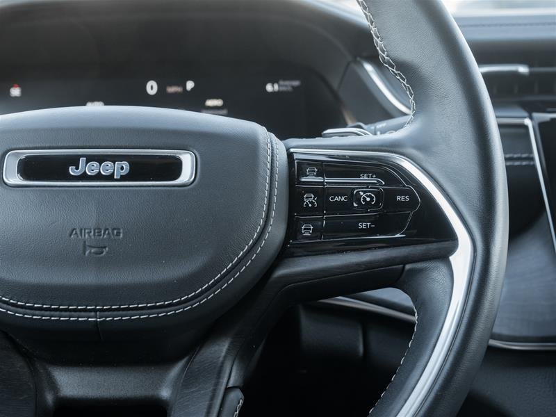 2022 Jeep Grand Cherokee L 4x4 Overland-9
