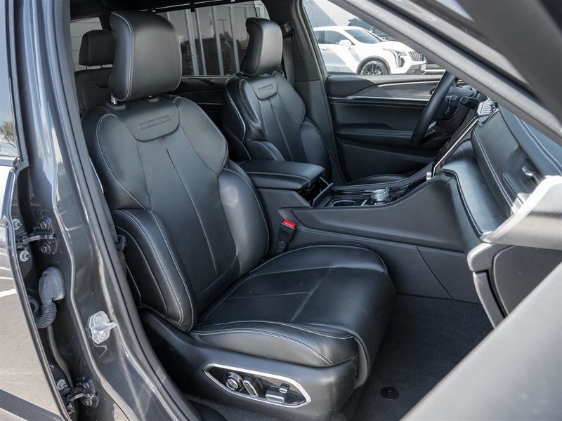 2022 Jeep Grand Cherokee L 4x4 Overland-25