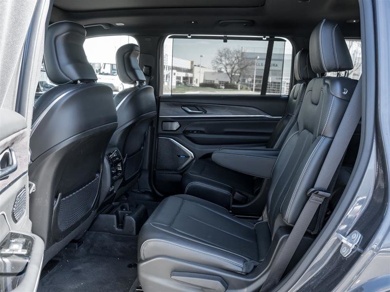 2022 Jeep Grand Cherokee L 4x4 Overland-26