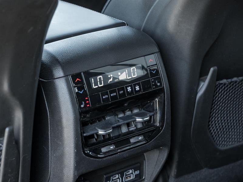 2022 Jeep Grand Cherokee L 4x4 Overland-27
