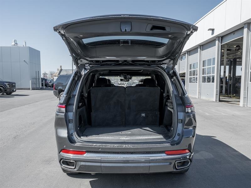 2022 Jeep Grand Cherokee L 4x4 Overland-31