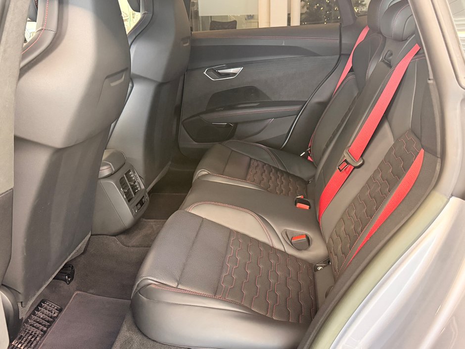 Audi RS e-tron GT RS 2023-11