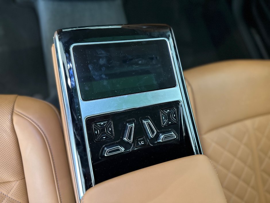 2025 Audi S8-11