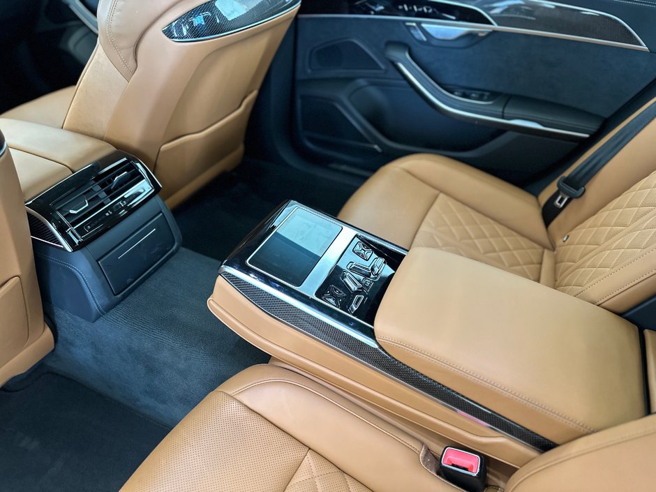2025 Audi S8-9