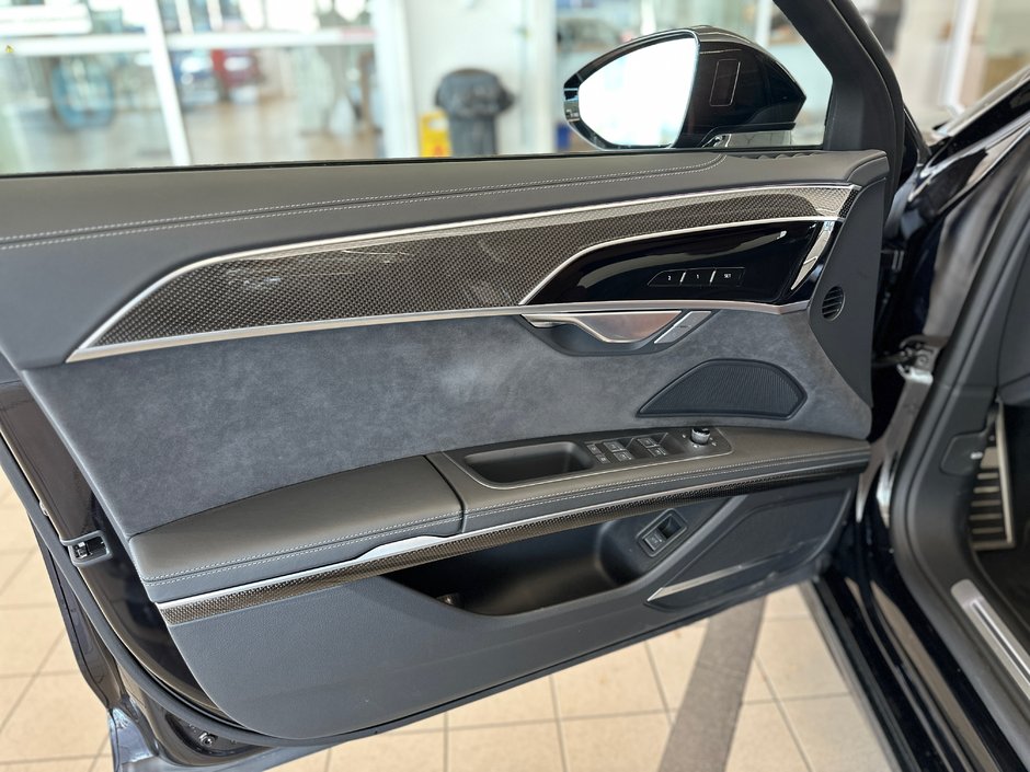 2025 Audi S8-19