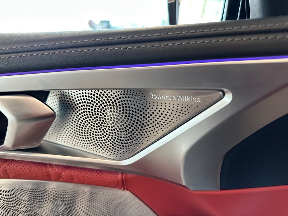 BMW M8 Competition 2023-13
