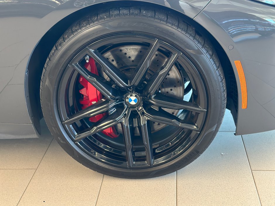 BMW M8 Competition 2023-9