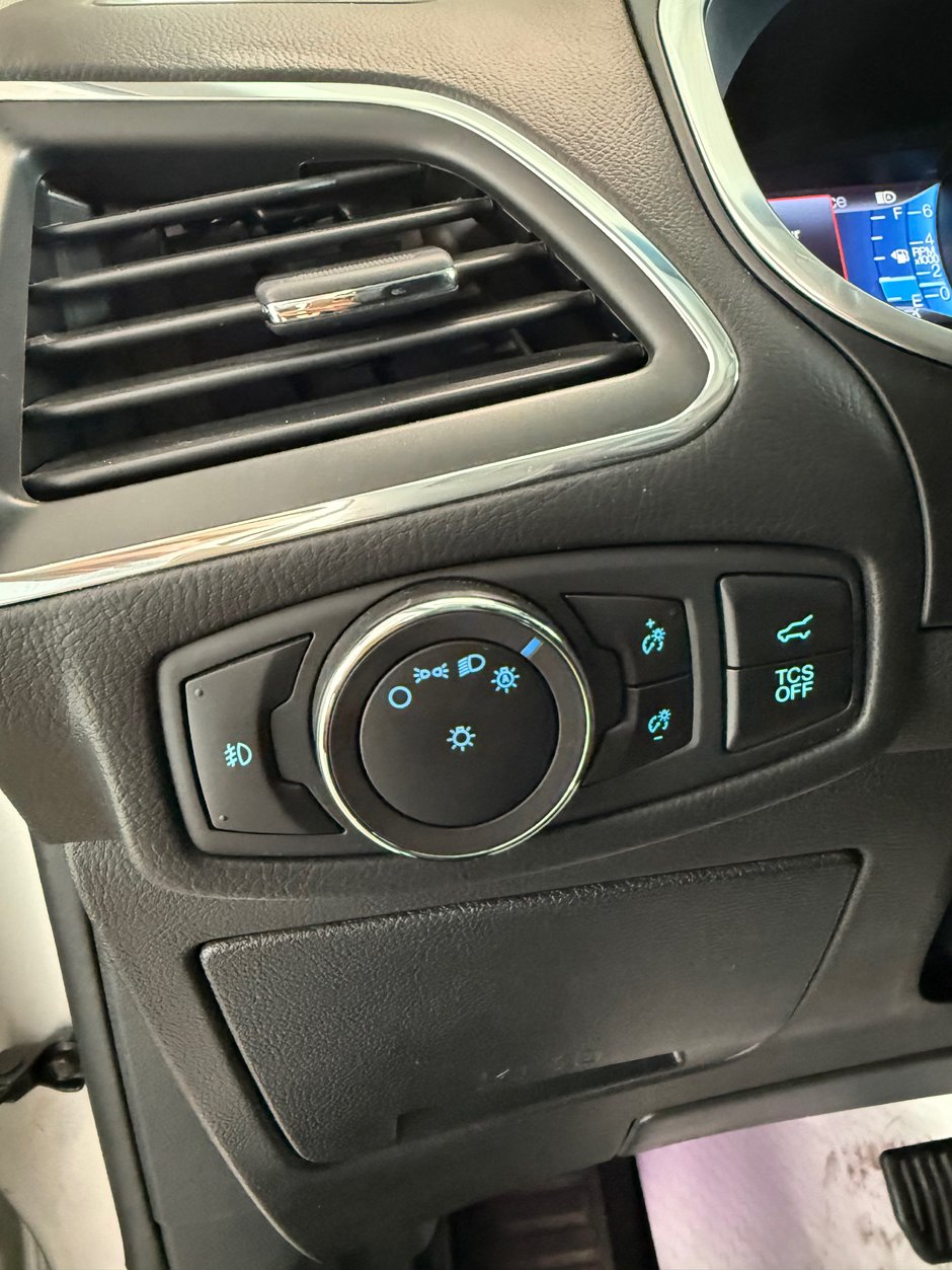2019 Ford Edge Titanium-18
