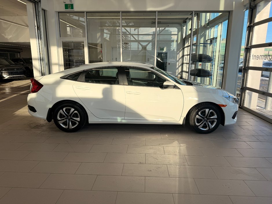 Honda Civic Sedan LX 2017-3
