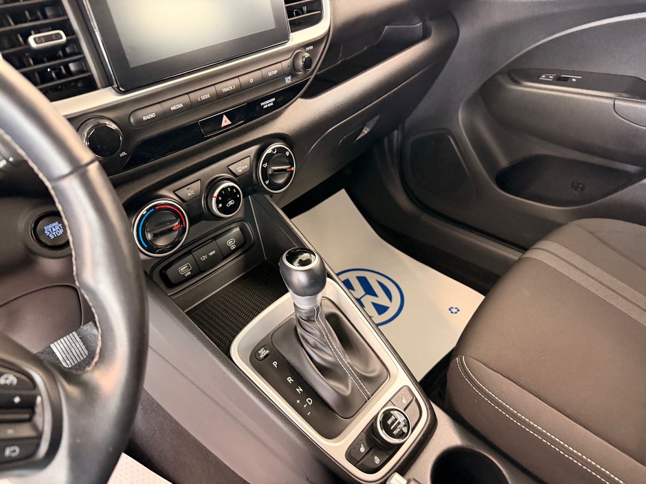 2024 Hyundai Venue Preferred-10