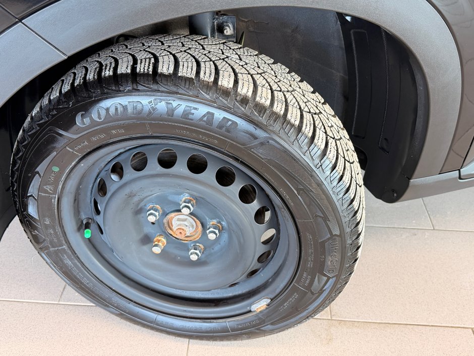 2024 Hyundai Venue Preferred-4