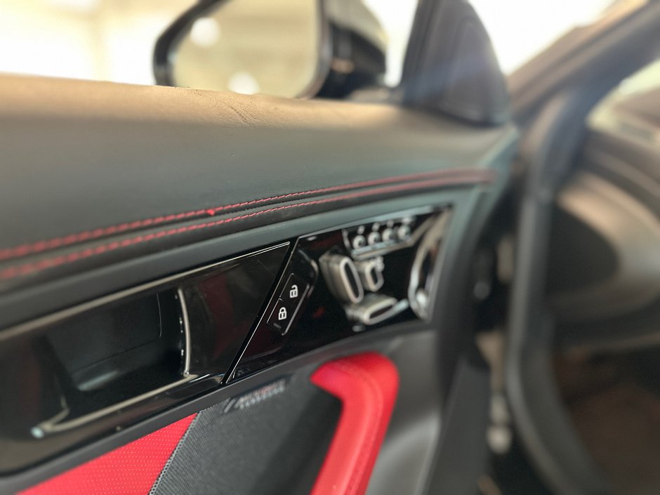 2022 Jaguar F-TYPE P575 R-8