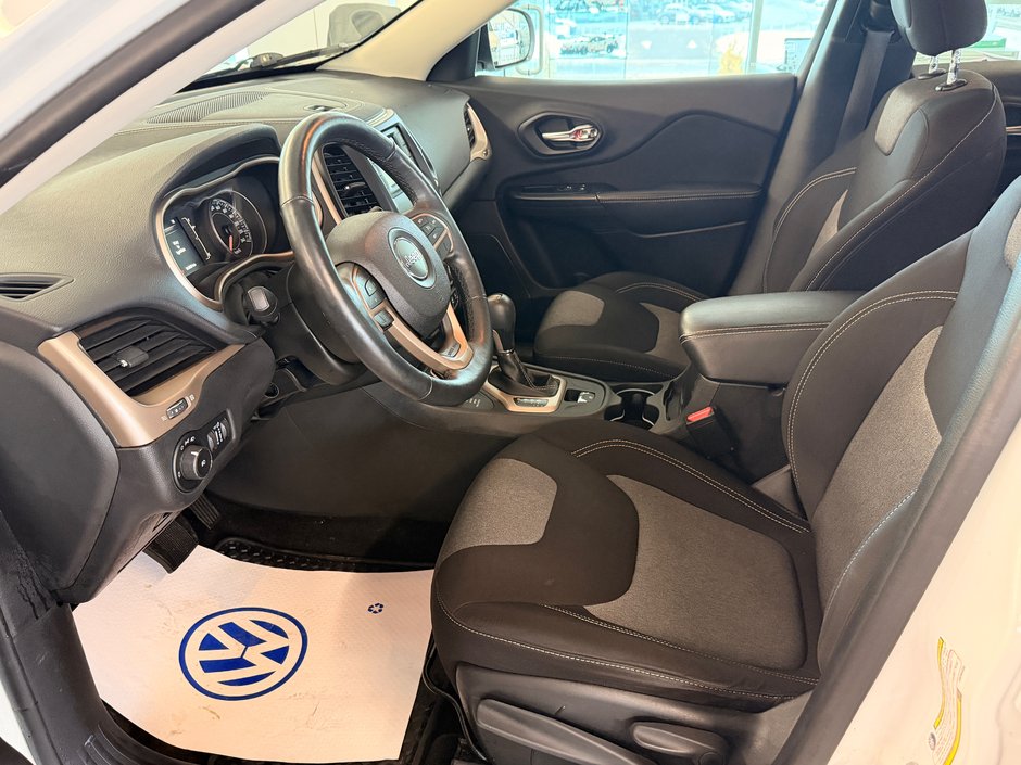 2014 Jeep Cherokee North-8